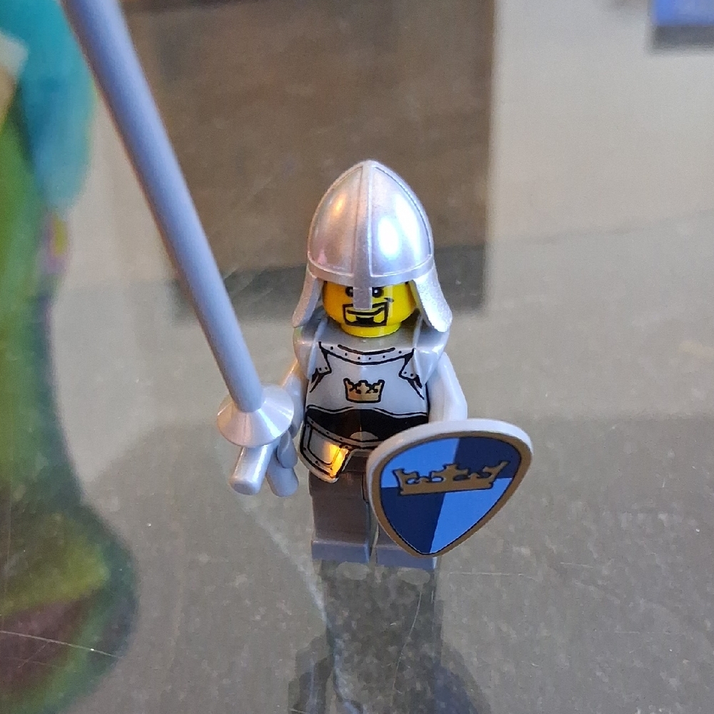LEGO FANTASY KNIGHT MINIFIG